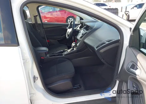 2016 Ford Focus Se z USA, uszkodzony, nr VIN 1FADP3F25GL269262